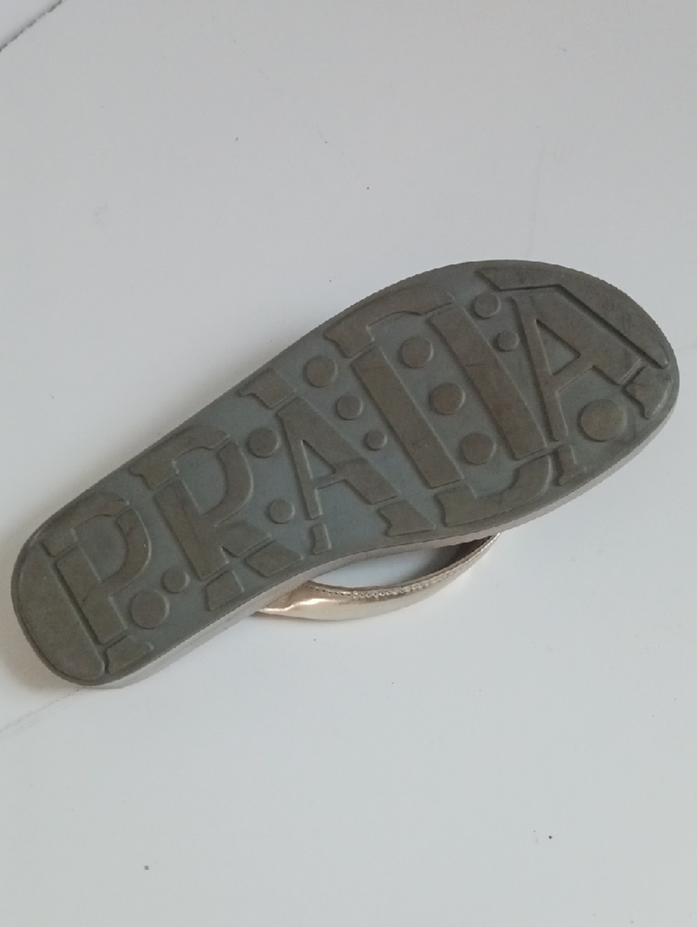 PRADA GOLD FLIP FLOPS. - Picture 4 of 5